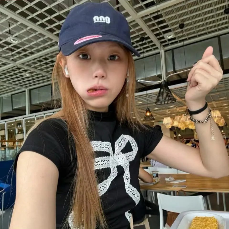 黑衣人
